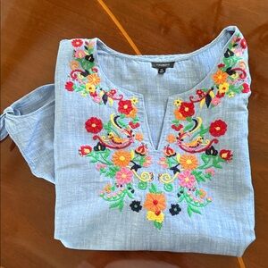 Short sleeve embroidered blouse